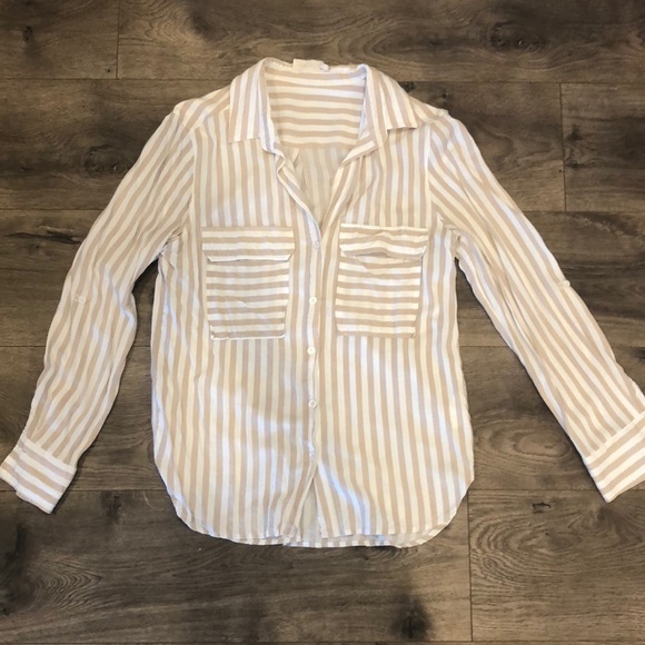 Light pink and white blouse - Picture 2 of 5